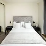 Chic And Spacious Flat Near Bond Street