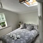 Cozy Double And Triple Rooms In Greenwich London