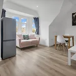 Modern Apartment In South West Wandsworth