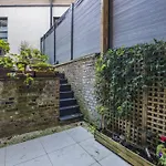 Unique Luxury Home In The Heart Of London. Air Conditioned With Private Garden