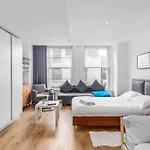 Stylish Sleep6 Flat At Iconic Piccadilly Circusvr6