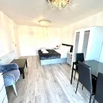 3 Bedroom Riverview Flat Canary Wharf Free Parking
