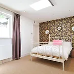 3 Bedroom Apartment In Westminster
