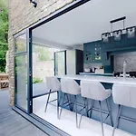 Central, Stylish And Spacious 4 Bedroom House 2,5 Bathrooms In Shepherd\'S Bush