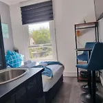 Modern 1Bedroom Studio In London Center