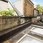 Superb Chelsea Rare Find With Patio 2 Min From Tube