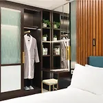 Middle Eight - Preferred Hotels&Resorts