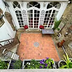 Golborne Road 3 Bedrooms Antique Rooftop Terrace Flat