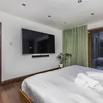 Unique Luxury Home In The Heart Of London. Air Conditioned With Private Garden