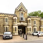 The London Secret, 1 Bed Flat With Patio - Zone 2