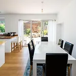 Elegant 2Bd House With Garden And Decked Patio