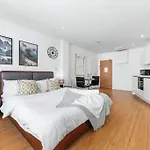 Modern Chic Piccadilly 1-Br Vr14