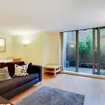 Spacious 2 Bed 2 Bath Kings Cross Apartment