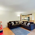 Spacious 2 Bed 2 Bath Kings Cross Apartment