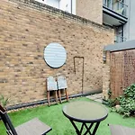 Spacious 2 Bed 2 Bath Kings Cross Apartment