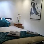 Stylish West London Get Away Shepherd Bush Market London Westfield Apartment