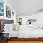 Modern Chic Piccadilly 1-Br Vr14
