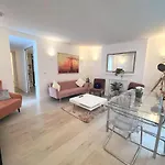 Hyde Park Two Bedroom Apartment
