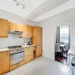 Modern 3 Bedroom Flat Near Camden Town