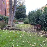 Charming Chelsea Two Bedroom Apartment Next To Kings Road!