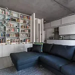 Canal-Side Apartment In Shoreditch