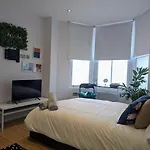 Modern Studio In Finsbury Park