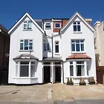 Wonderful 3 Bed Flat With Private Garden In Wimbledon - 1 The Queens