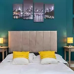 Hyde Park Studio 8