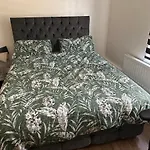 Huge Room By London Bridge - King Sized Bed