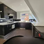 2 Bedroom Flat In Camden