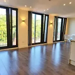 Luxuries 2 Bed Room Flat In Canary Wharf
