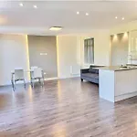 Luxuries 2 Bed Room Flat In Canary Wharf