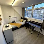 Wonderful 2 Bedroom On Tower Bridge