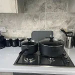 2 Bedroom Flat In London