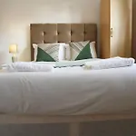 Ensuite With Kitchen Modern Large Double-Bed Room In Zone 2