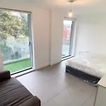 Modern And Cozy Two Bed In Clapham 5