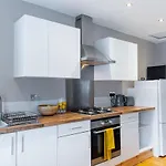 Stylish Shepherds Bush Flat