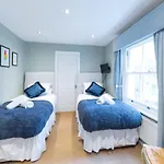 Stylish Shepherds Bush Flat