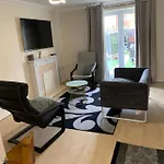 Charming 2-Bed House In London