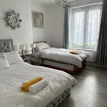 8 Thomas House - Beautiful Spacious Modern Apartment