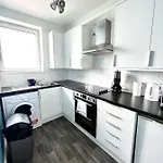 Modern 2 Bed Flat Close To Shoreditch / Free Wi-Fi