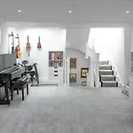 4 Bed Modern House Next To Hyde Park