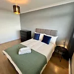 New Tower Bridge , Canada Water 2 Bedroom Flat With A View