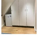 Studio Flat In The Heart Of Golders Green