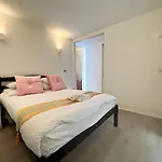 Hyde Park Two Bedroom Apartment
