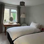 A Cosy 1 Bedroom Flat In South West London