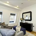 Modern Flat In Mayfair