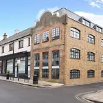 Manhattan Style Apartment In Fulham