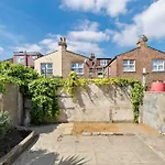 Modern 3 Bed Apartment In Tottenham