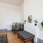 2A - Bright & Airy 2 Bed Flat - 20 Mins To Central
